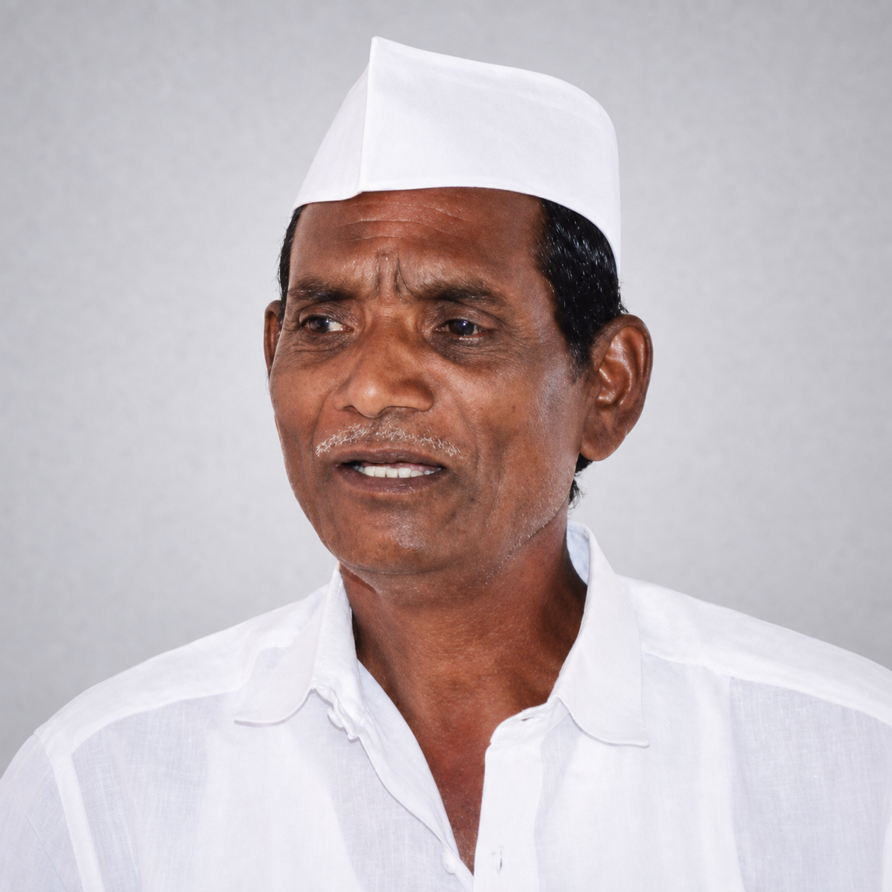 निवृत्त मराठी व इतिहास शिक्षक विक्रम किसन गोरे यांचे छायाचित्र