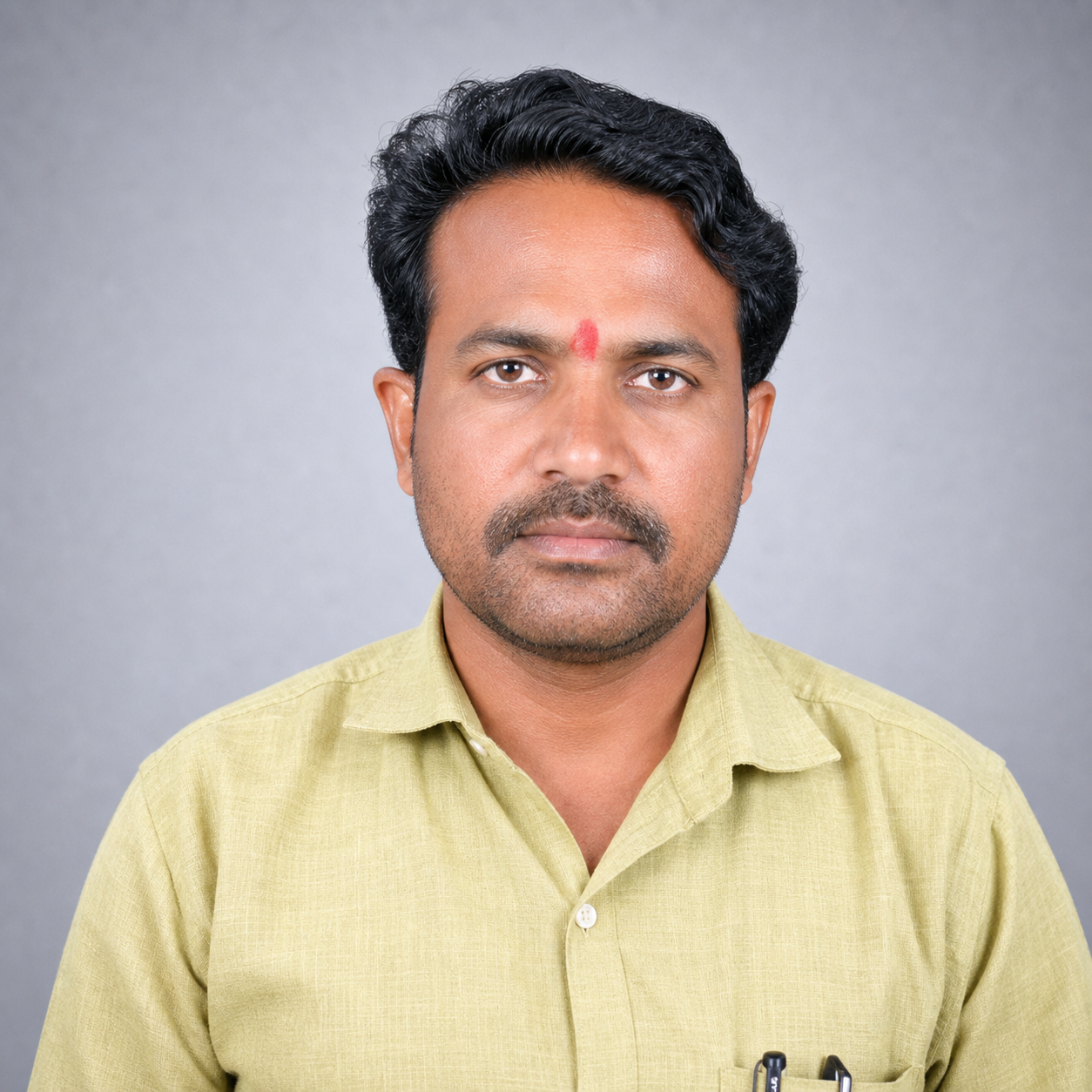 इंग्रजी शिक्षक पप्पू राठोड यांचे छायाचित्र